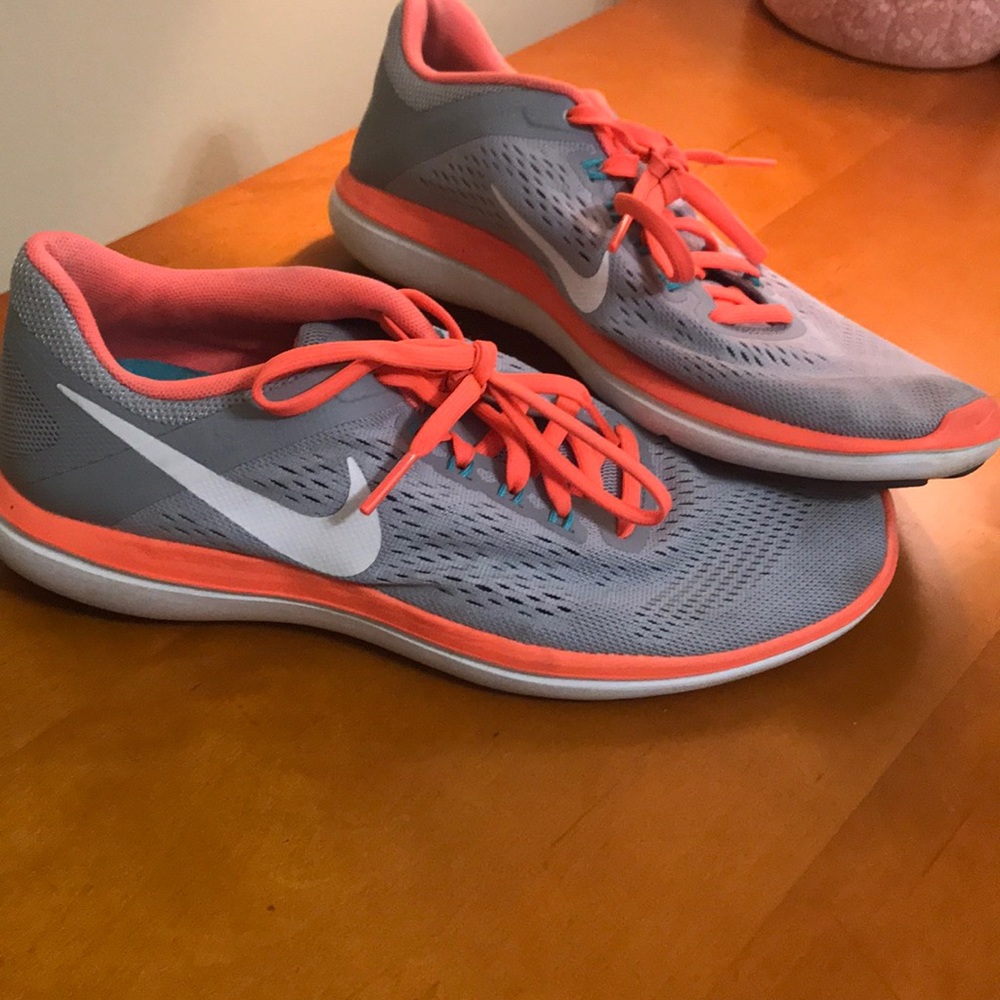 Lightly Worn Nike Flex Runs 2016